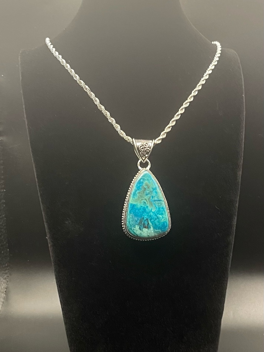 Massive approx 38mmLx 22mmw. 925 sterling silver Chrysocolla pendant. 16.56 g - Picture 7 of 9